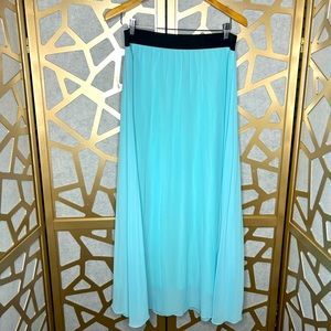 LAVISH PLEATED MAXI SKIRT